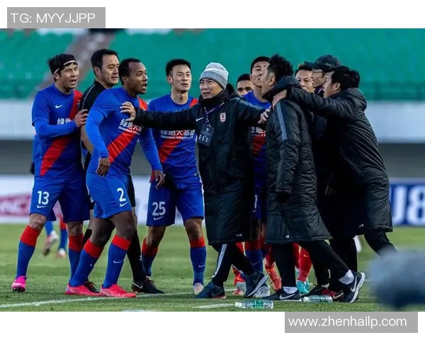 冲突全面升级伤病名单成导火索教练与球员爆发激烈争执 冲突全面升级伤病名单成导火索教练与球员爆发激烈争执